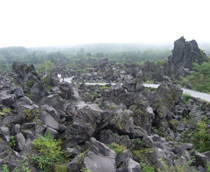 由淺間山觀音堂觀看的高山美景-鬼押出園