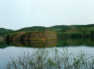 岩洞湖